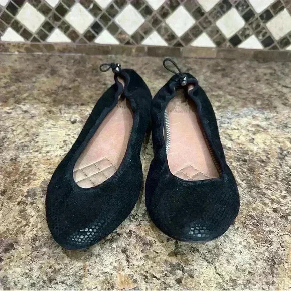 Vince Camuto Black Quilted Ballet Flats with Bow - Picture 4 of 8